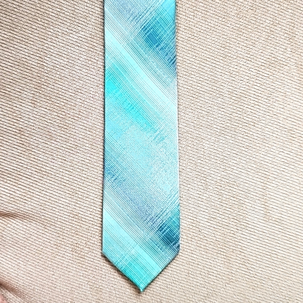 🔥3/$30 or 5/$40🔥  Express Multiple Shades of Green Silk Tie